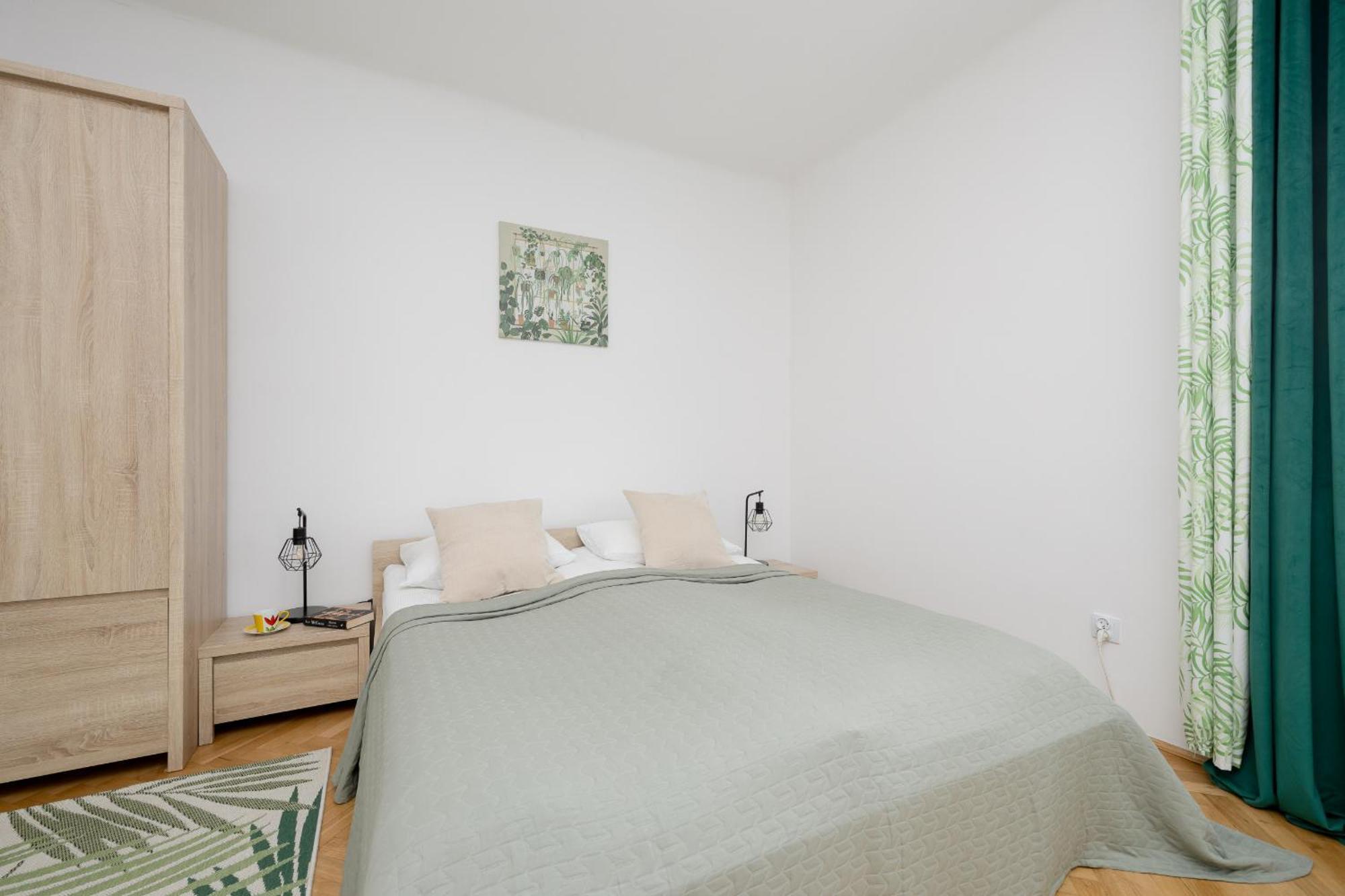 Spacious Apartment For 6 People Near The Old Town By Noclegi Renters Warschau Exterior foto